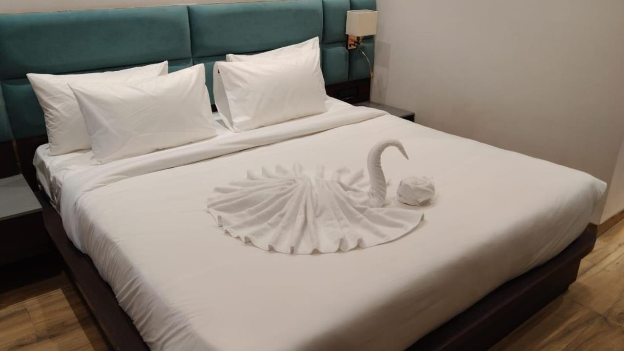 Hotel Midas Inn Mathura Exteriör bild